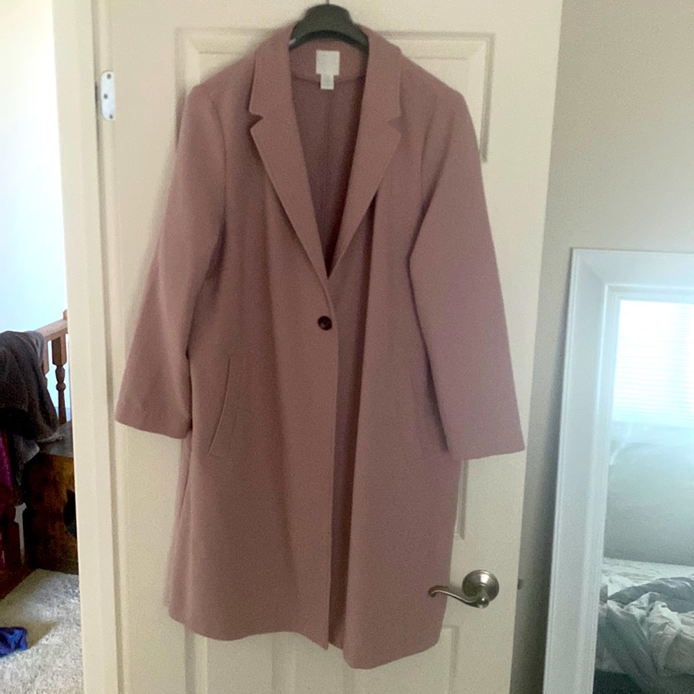 Blush pink oversized trench coat from H&M